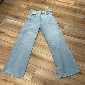 H&M HIGH-RISE STRAIGHT LEG JEANS
